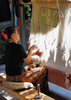  The Clever Weaver: A Turkish Folktale Unveiling Ancient Wisdom through Textiles